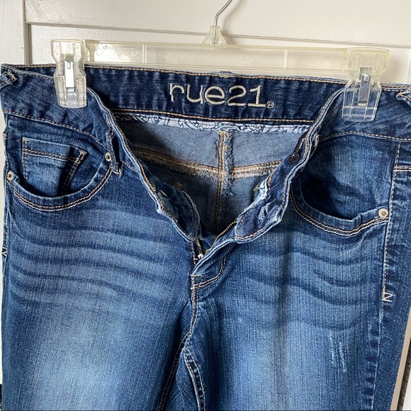 Rue21 Skinny boot cut jeans with a flare at the bottom. Size Long 9/10 - Picture 5 of 10
